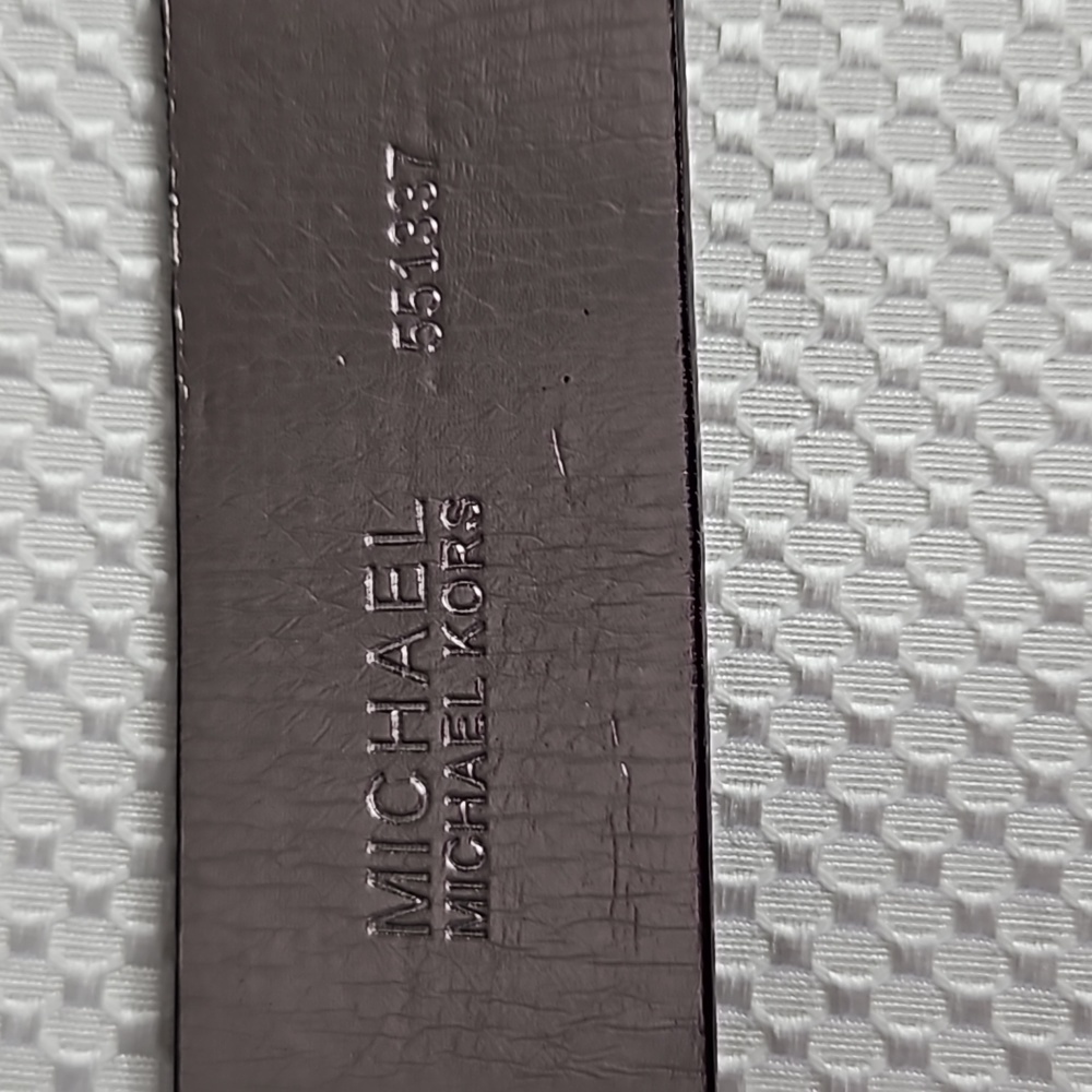 MICHEAL KORS LOGO LEATHER BELT IN BLACK SZE- MEDIUM - Picture 5 of 8